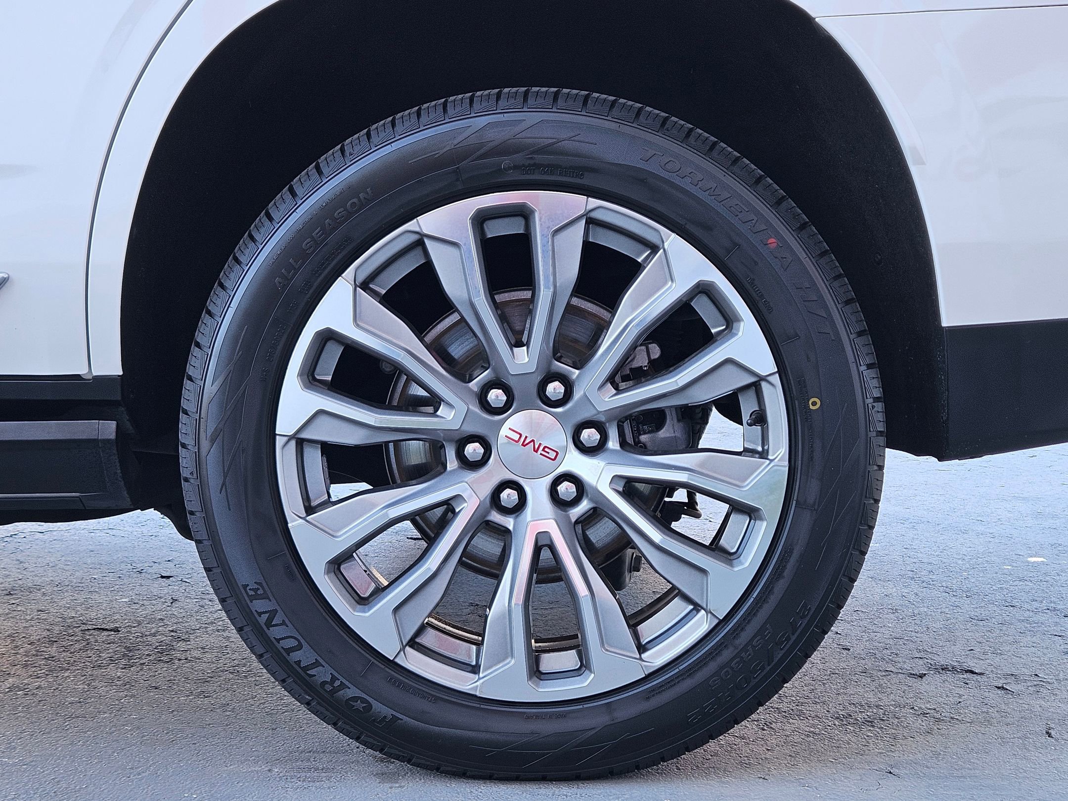 Used 2021 GMC Yukon Denali w/ Denali Premium Package image 28