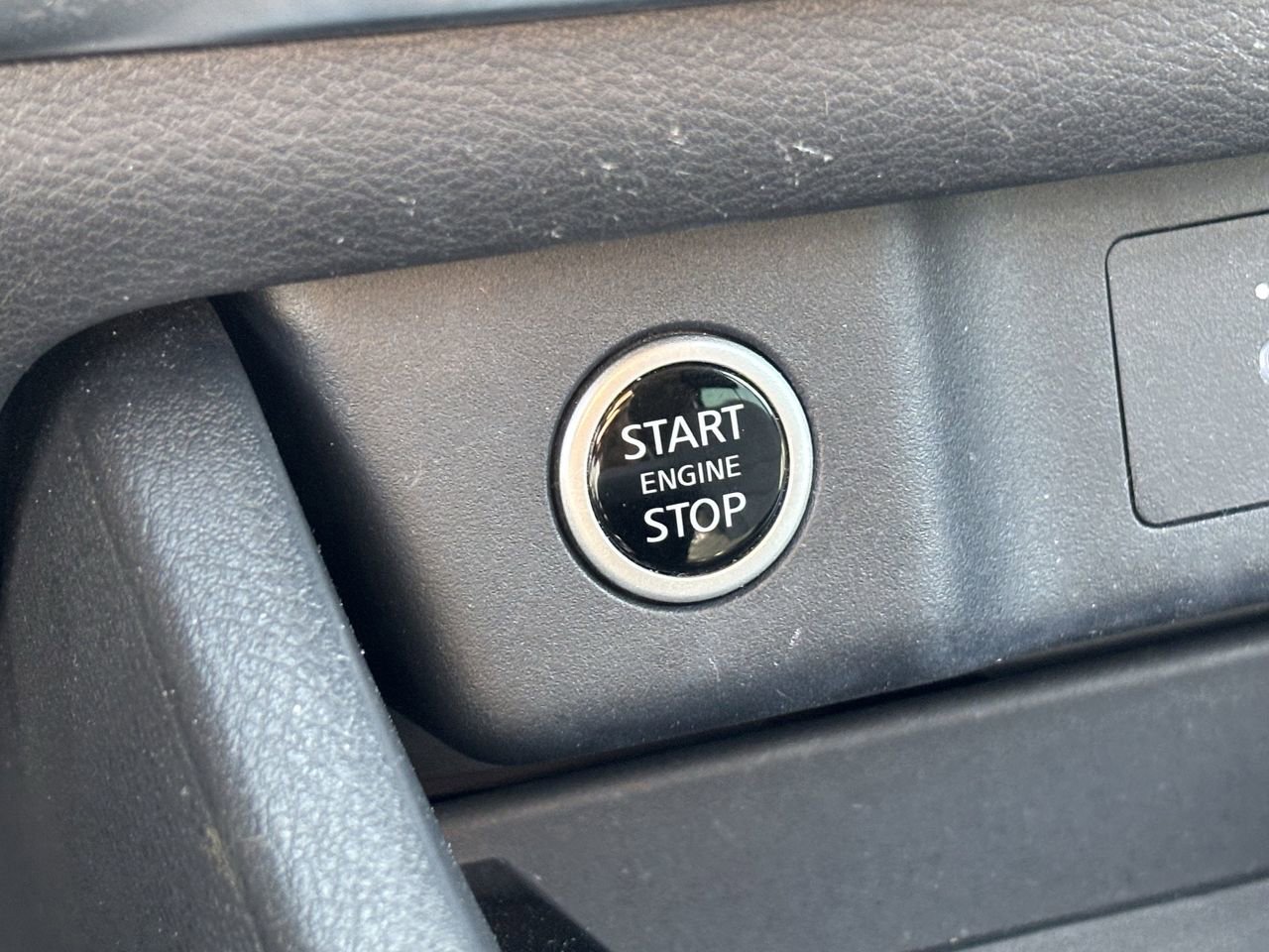 Certified 2023 Nissan Rogue SV FWD image 9