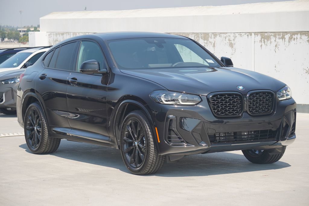 Used 2025 BMW X4 xDrive30i w/ Premium Package image 3