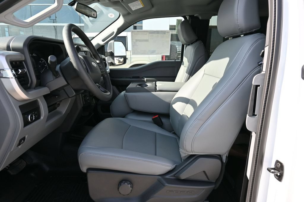 New 2026 Ford F550 4x4 Supercab Super Duty image 3