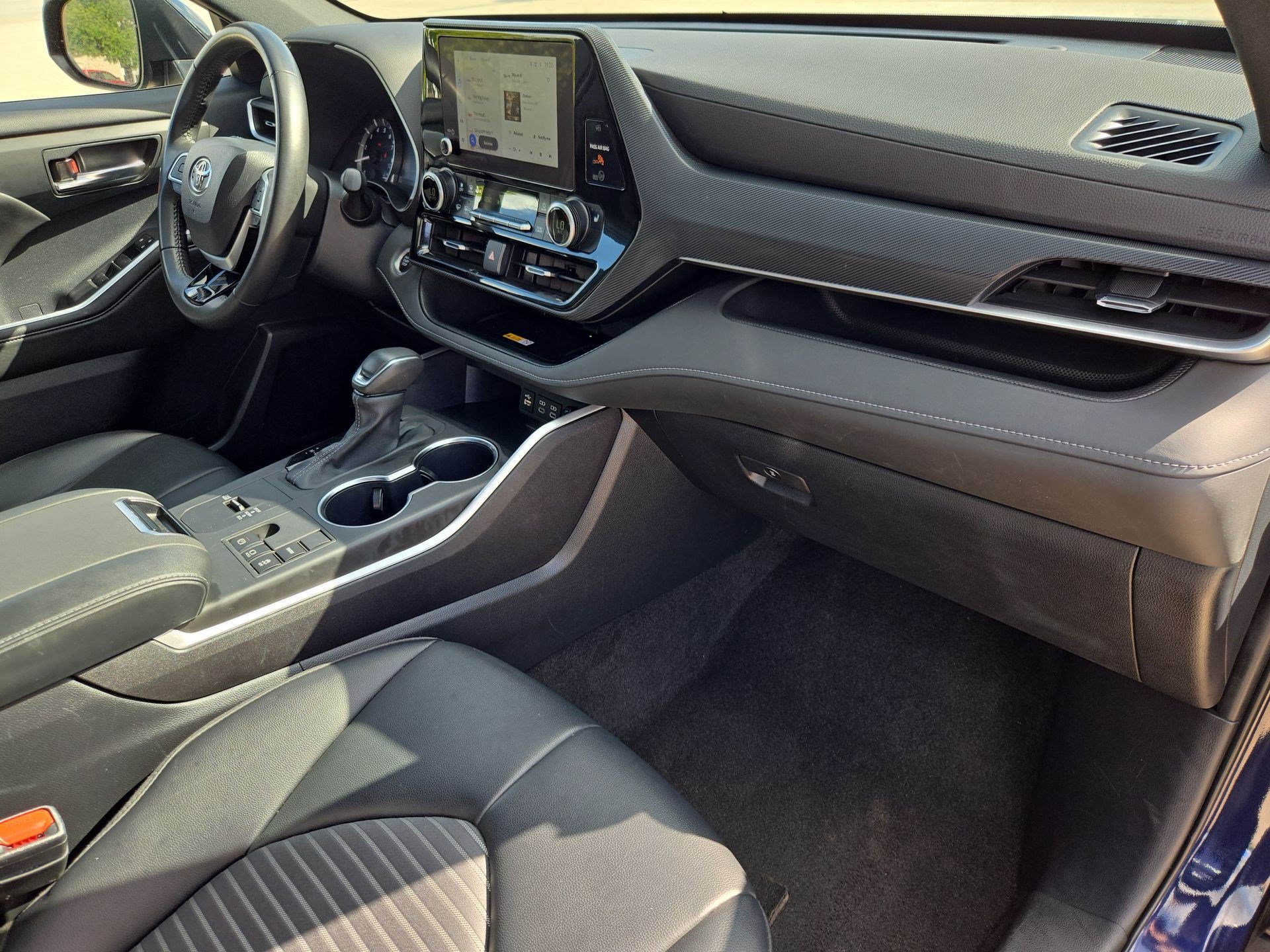 Used 2024 Toyota Highlander XSE FWD image 32