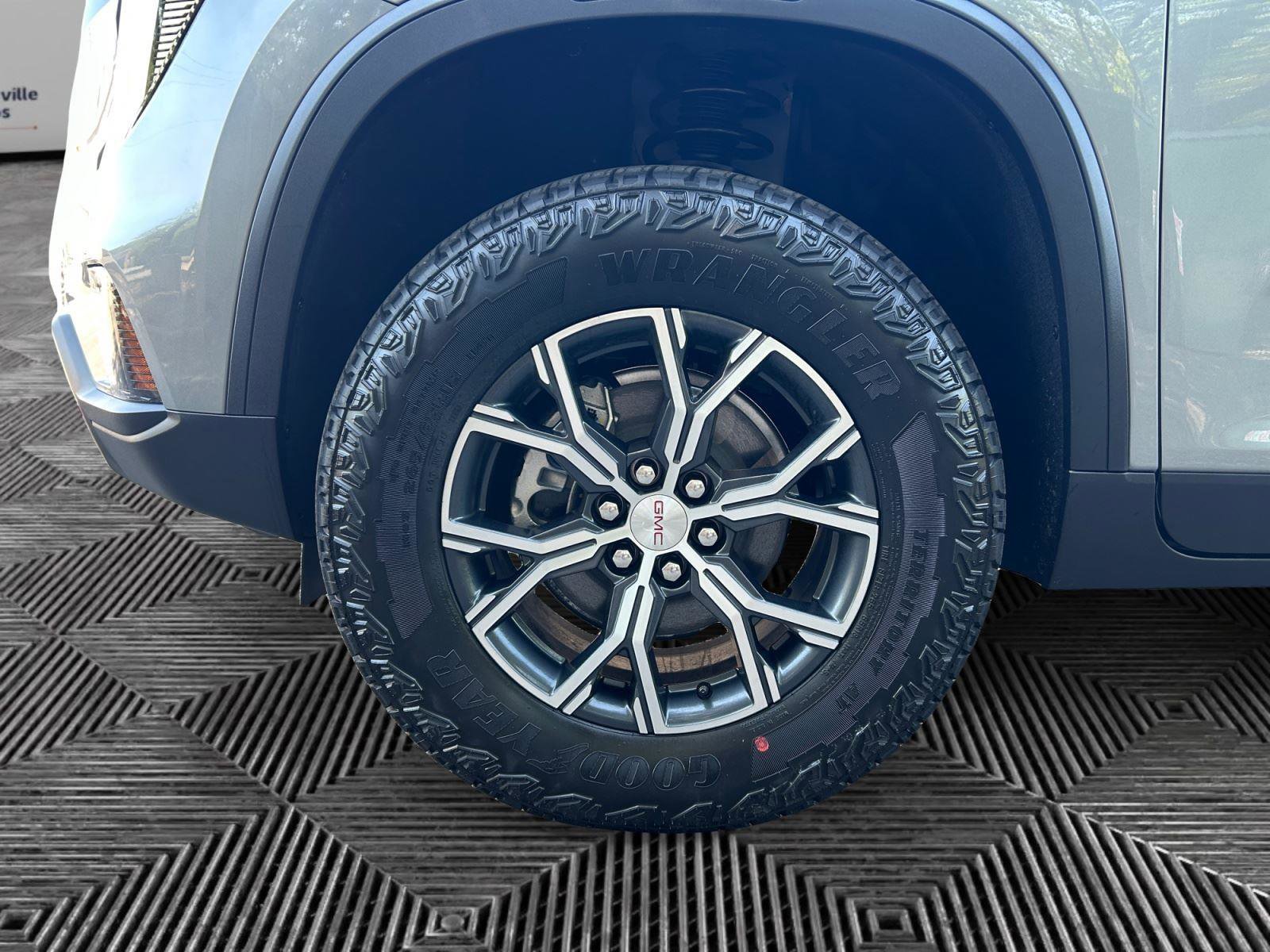New 2026 GMC Acadia AT4 w/ LPO, Floor Liner Package AWD/4WD image 14