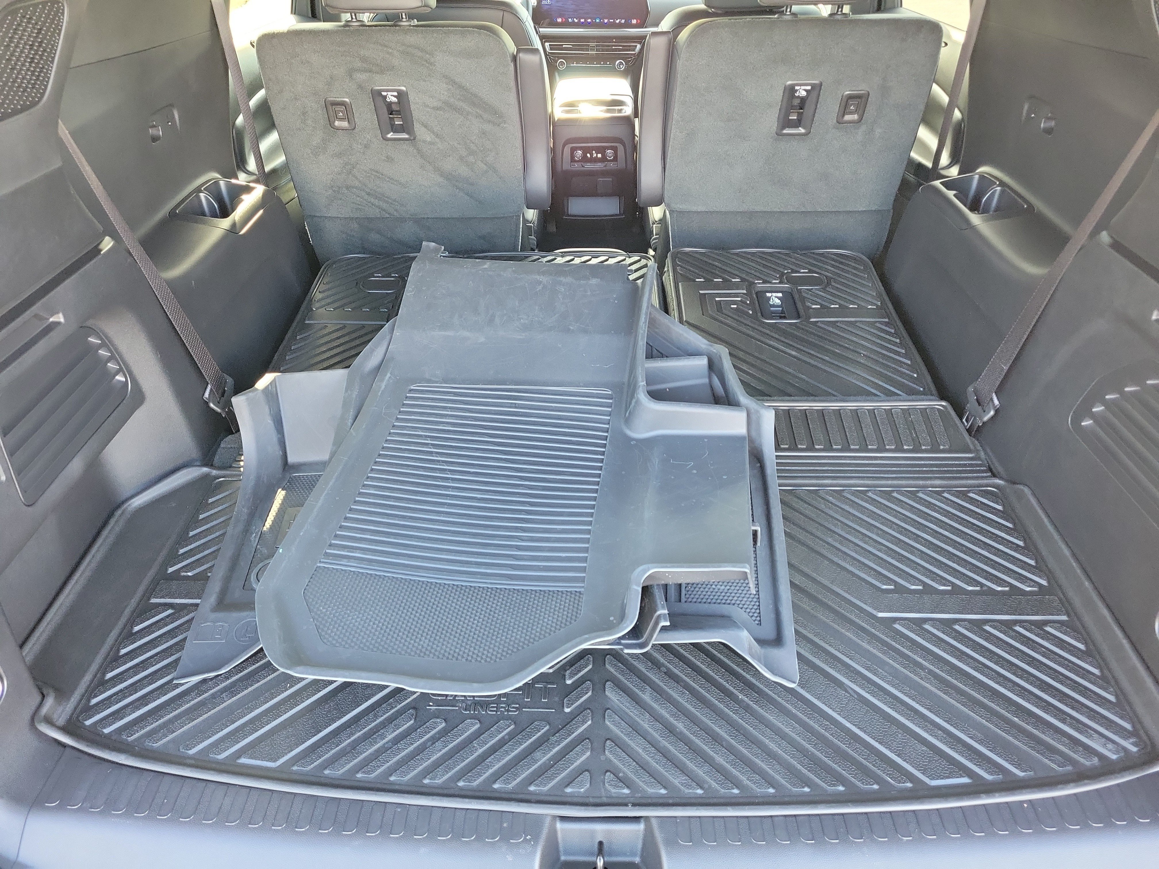 Used 2025 Chevrolet Traverse High Country w/ LPO, Floor Liner Package FWD image 8