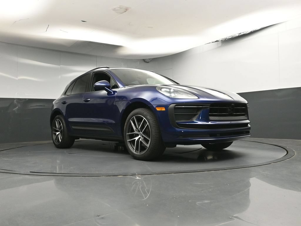 Used 2025 Porsche Macan AWD/4WD image 30