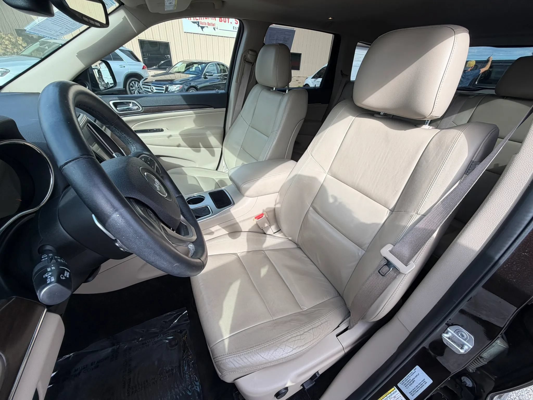 Used 2017 Jeep Grand Cherokee Limited RWD image 16