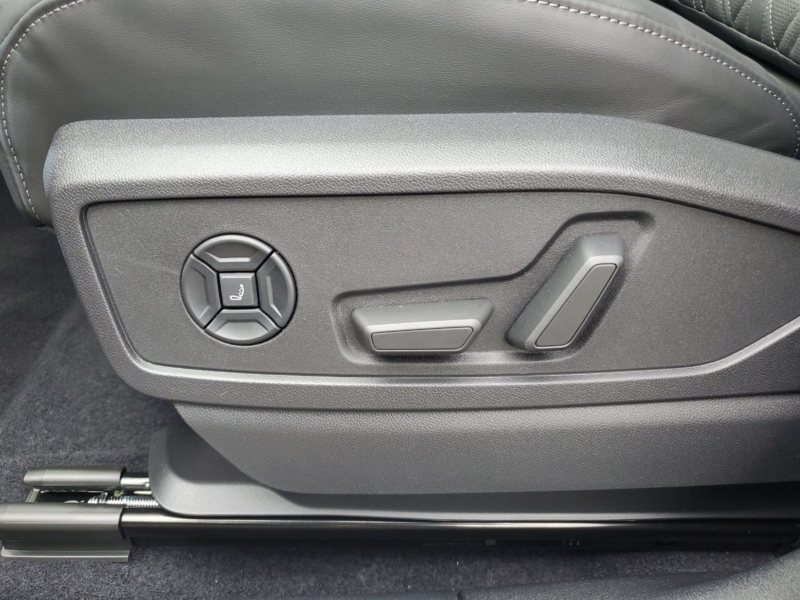 New 2026 Audi SQ5 Prestige AWD/4WD image 23