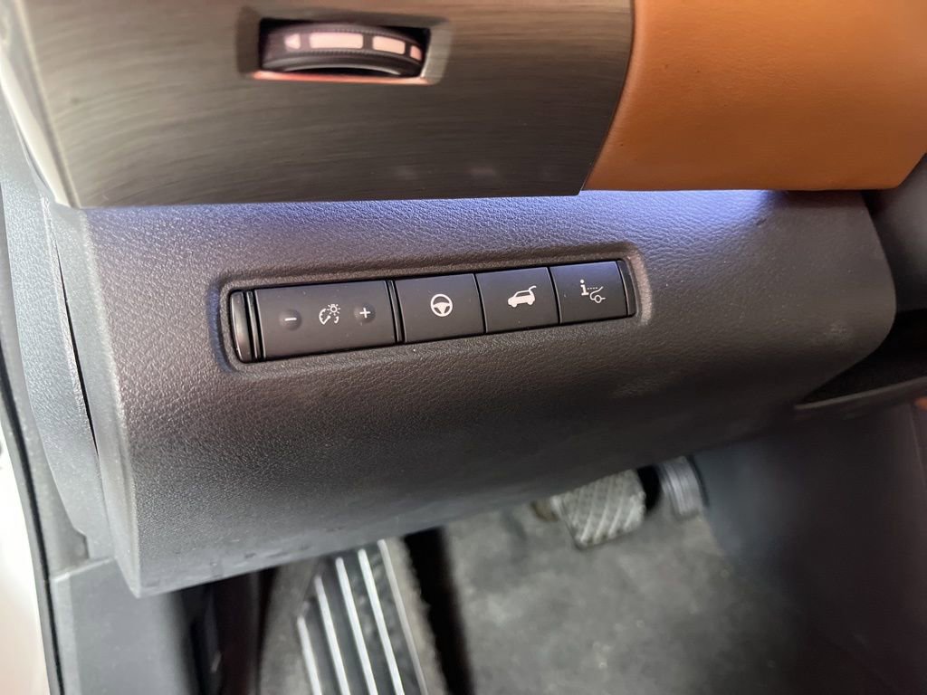 Used 2024 Nissan Pathfinder Platinum w/ Cargo Package image 28