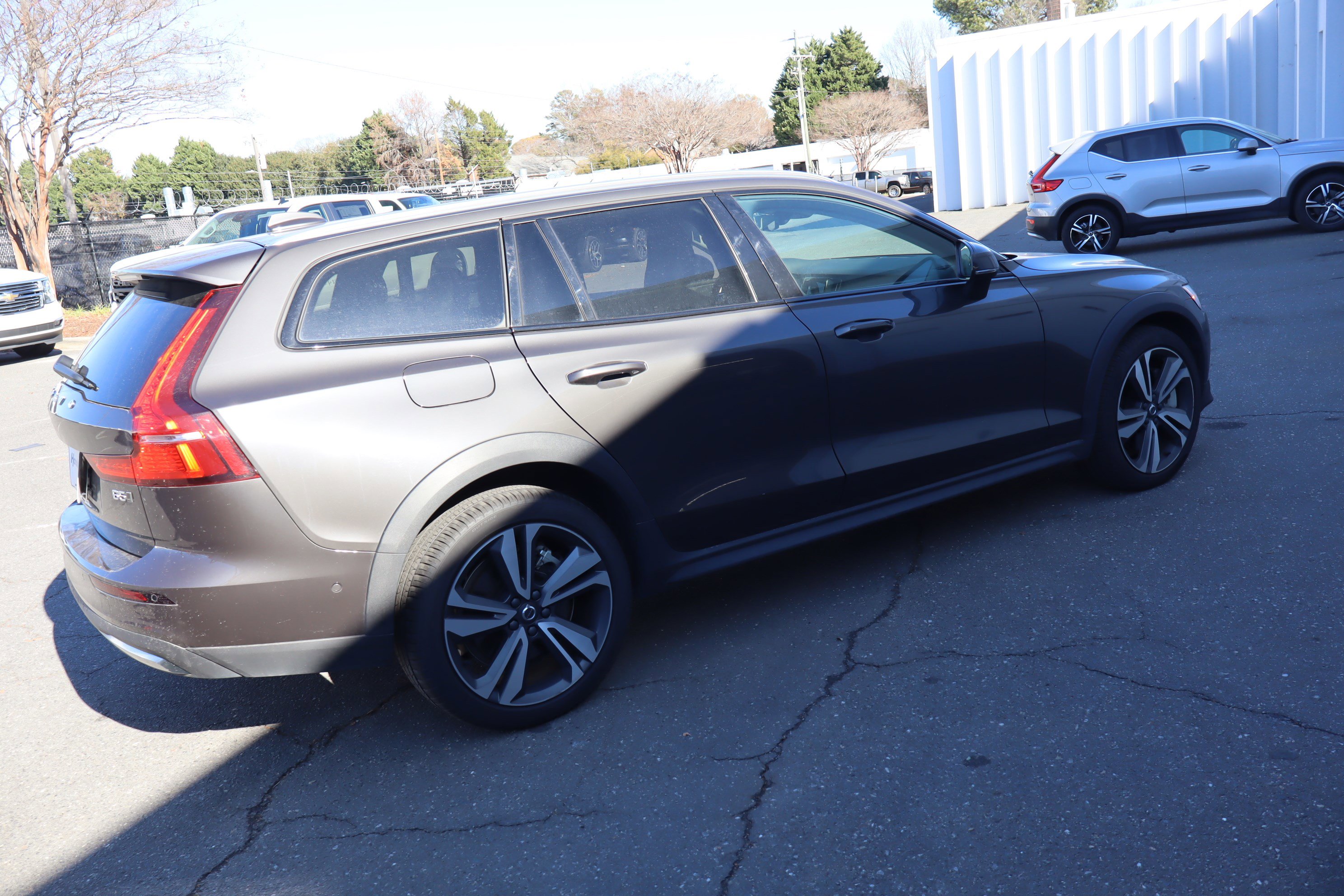 Used 2025 Volvo V60 B5 Cross Country Plus image 10