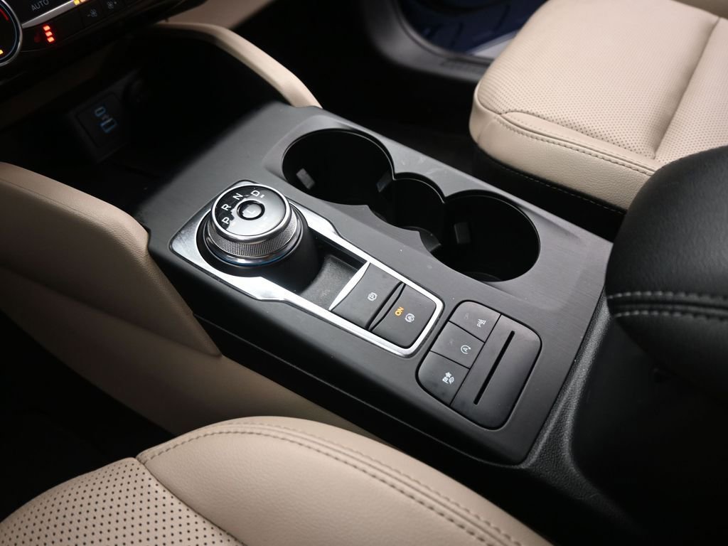 Certified 2022 Ford Escape Titanium w/ Class II Trailer Tow Package image 17