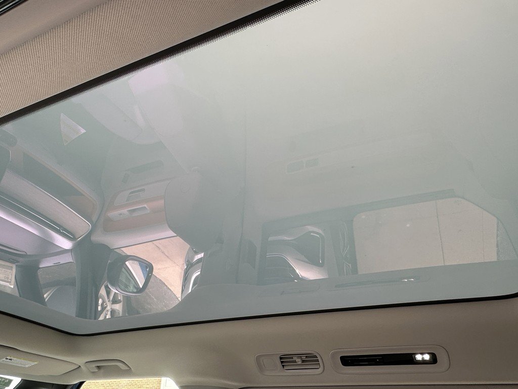 New 2025 Volkswagen ID. Buzz Pro S Plus image 9