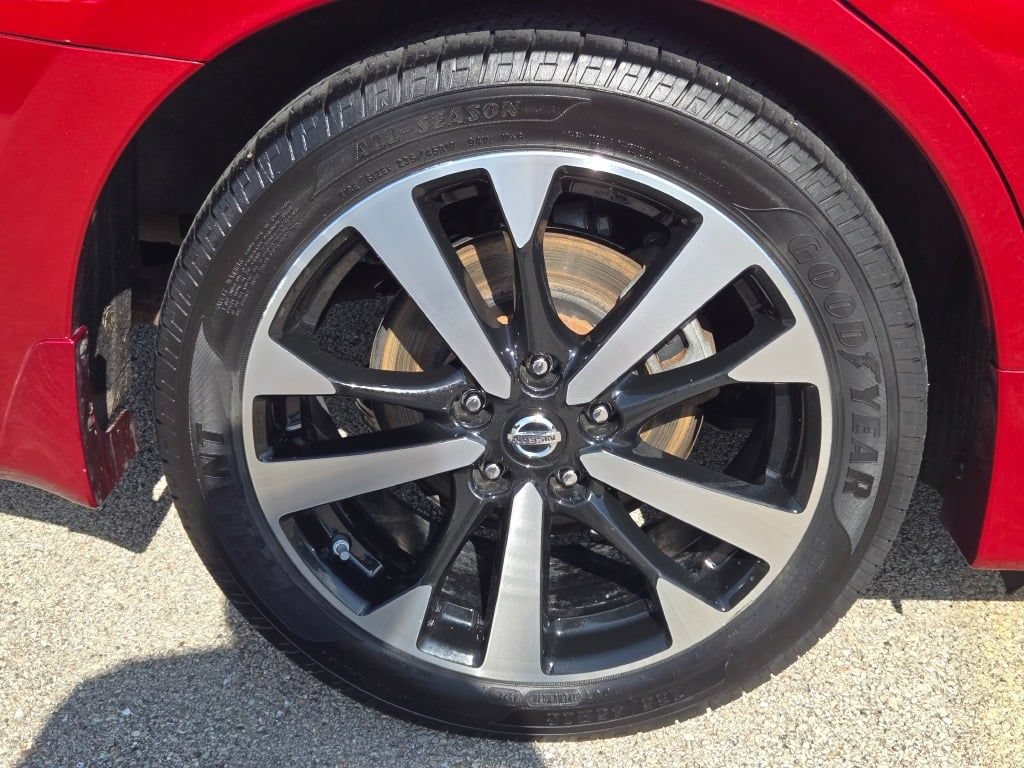 Used 2018 Nissan Altima 2.5 SR FWD image 11