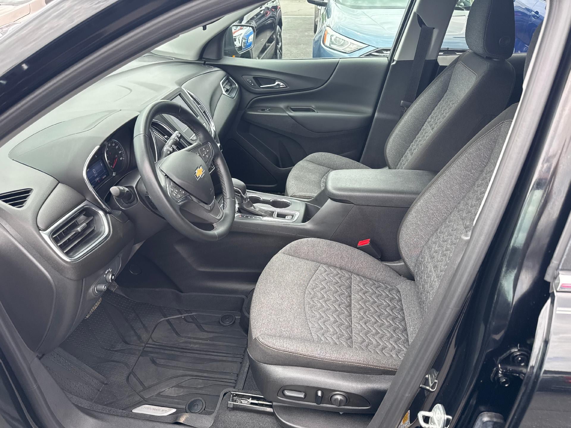 Used 2023 Chevrolet Equinox LT FWD image 10