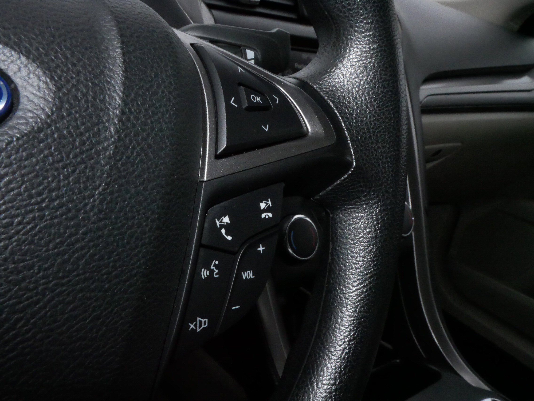 Used 2018 Ford Fusion SE image 25