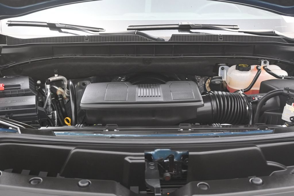Used 2025 Chevrolet Suburban LS RWD image 12
