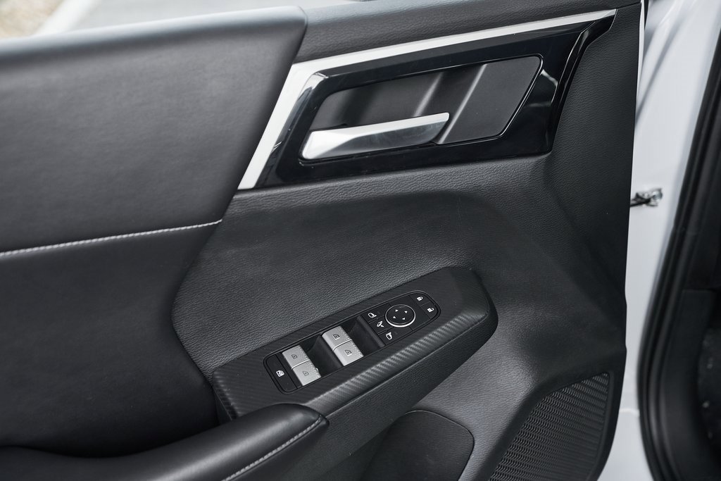 Used 2023 Mitsubishi Outlander SE image 19