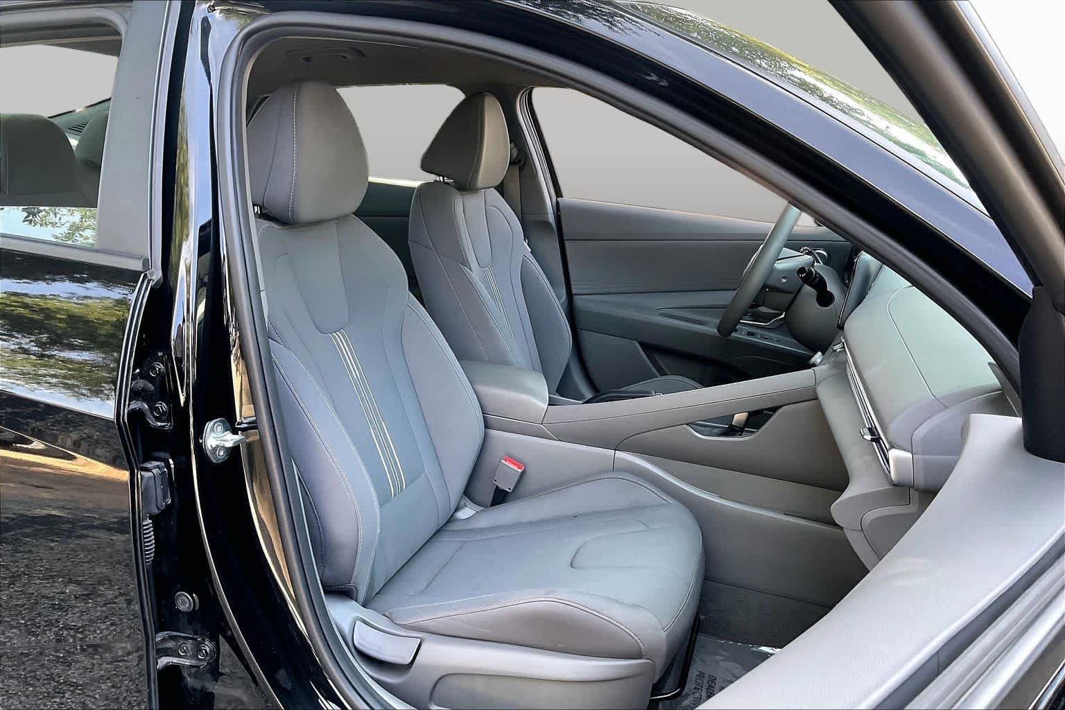 Certified 2024 Hyundai Elantra SEL FWD image 8