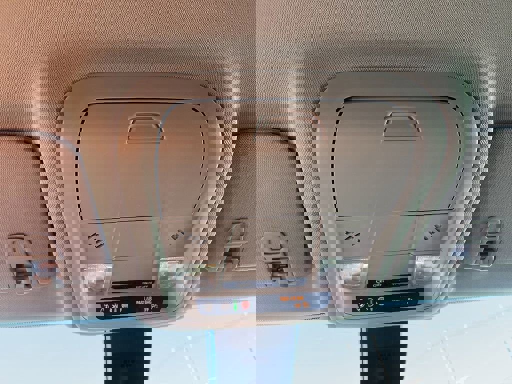 Used 2023 Chevrolet Equinox LT image 39