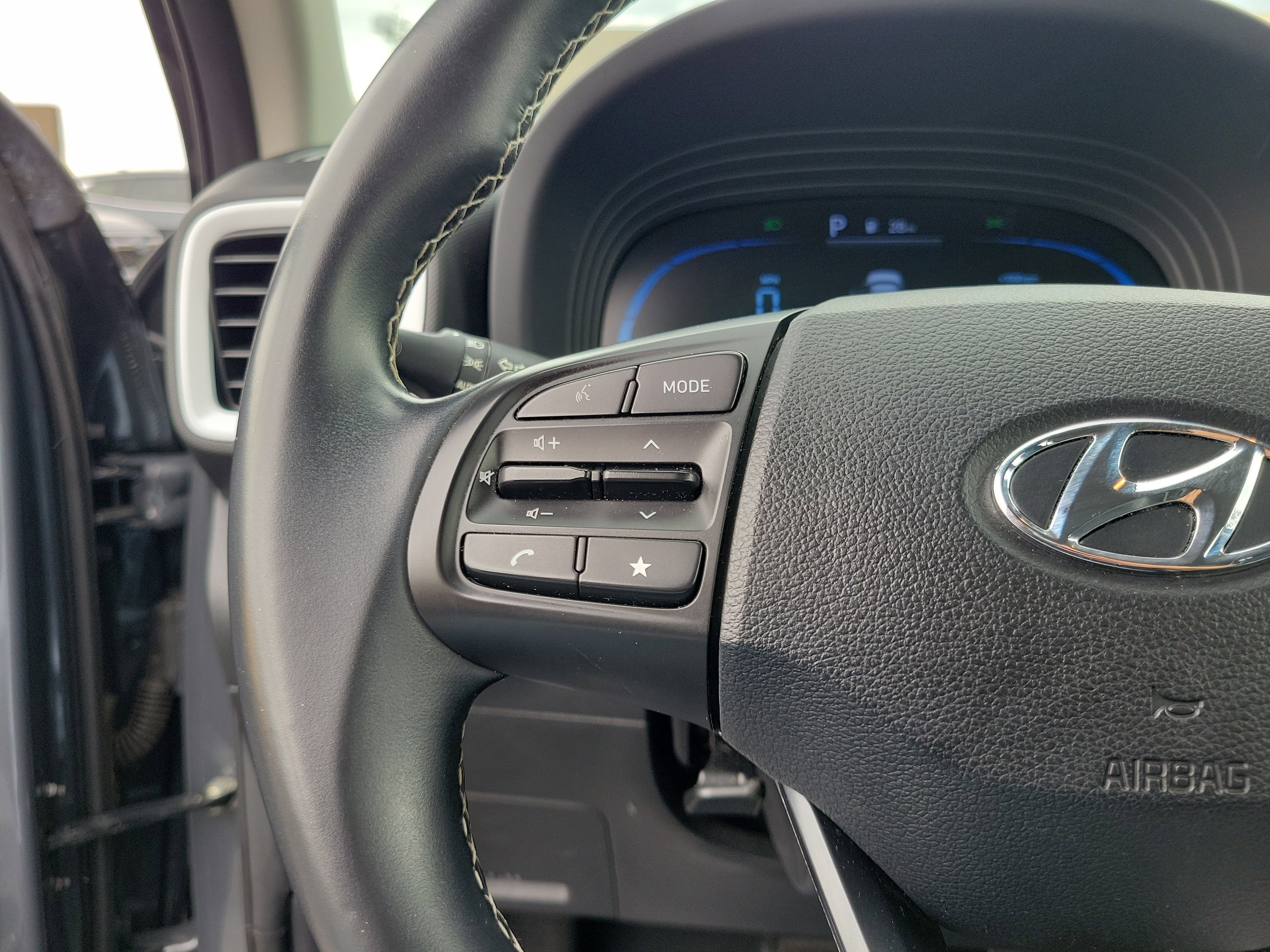 Used 2023 Hyundai Venue Limited FWD image 22