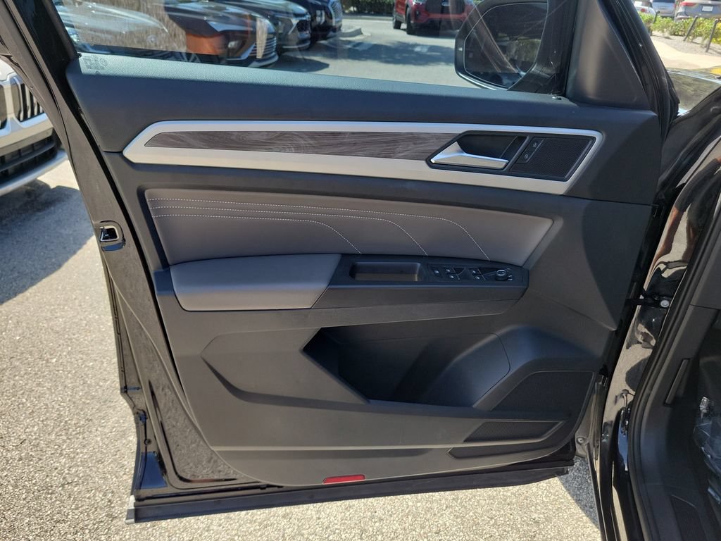 Used 2022 Volkswagen Atlas Cross Sport SE FWD image 23