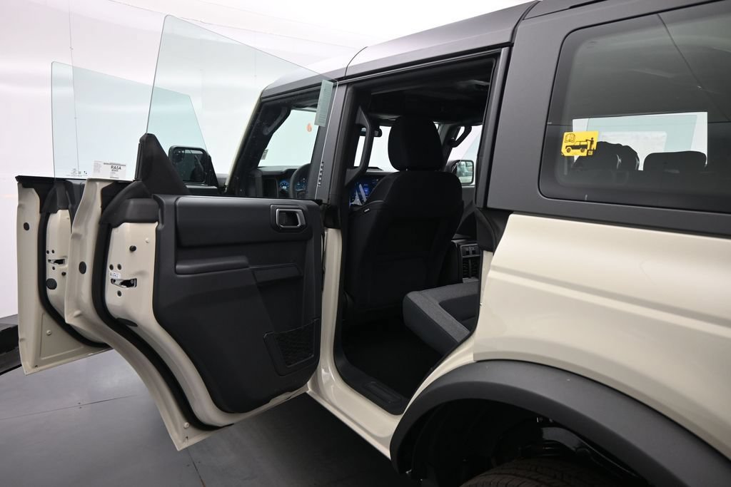 New 2026 Ford Bronco 4-Door AWD/4WD image 17