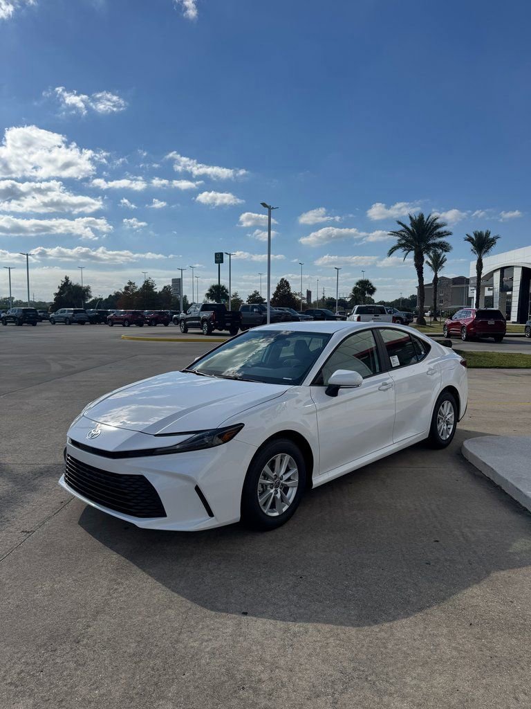 Used 2026 Toyota Camry LE w/ Convenience Package image 4