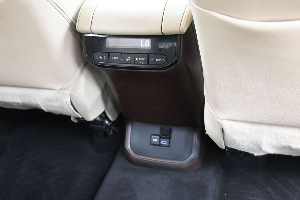Used 2022 Toyota Highlander XLE FWD image 41
