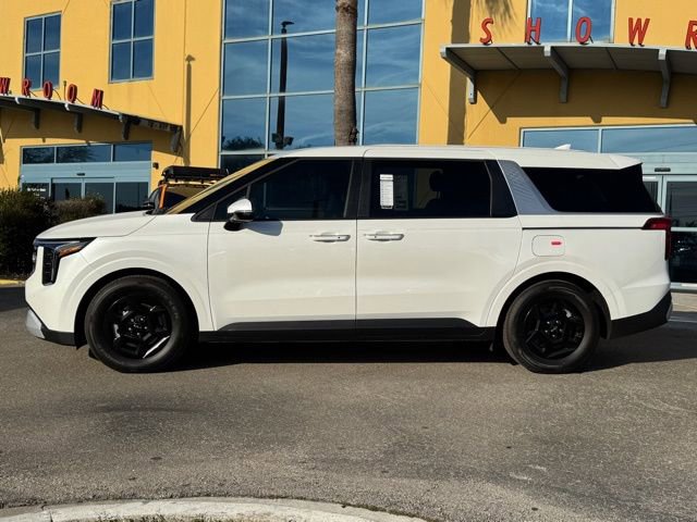 New 2026 Kia Carnival image 3