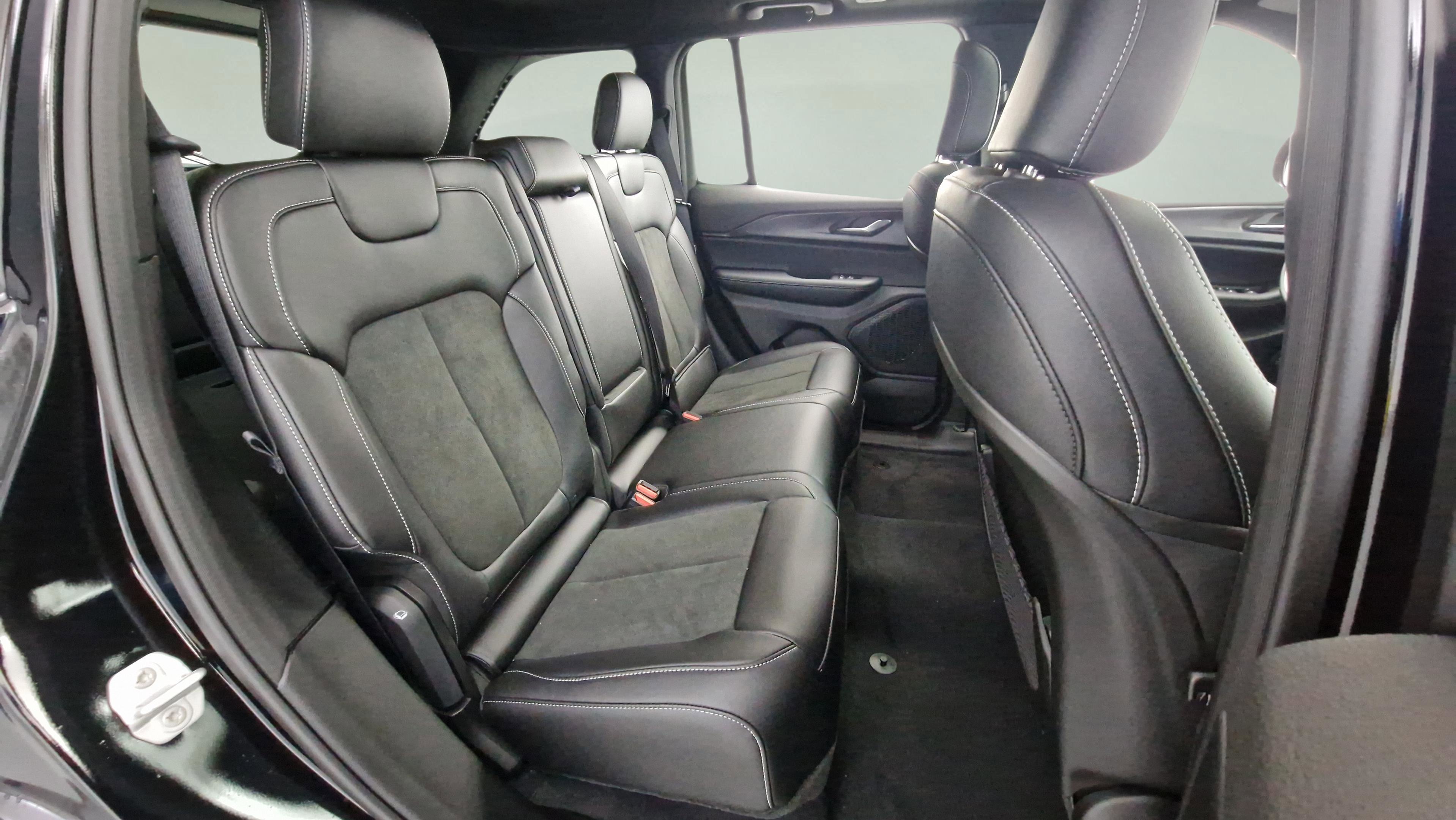 New 2025 Jeep Grand Cherokee Altitude image 49