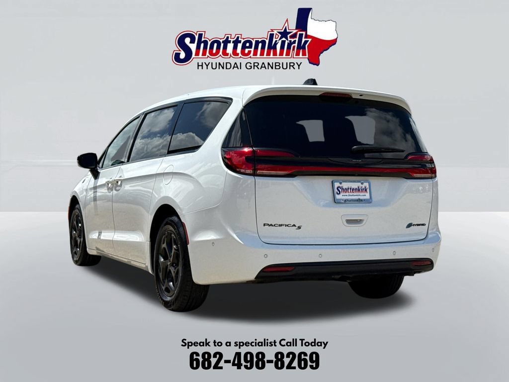 Used 2024 Chrysler Pacifica Limited FWD image 8