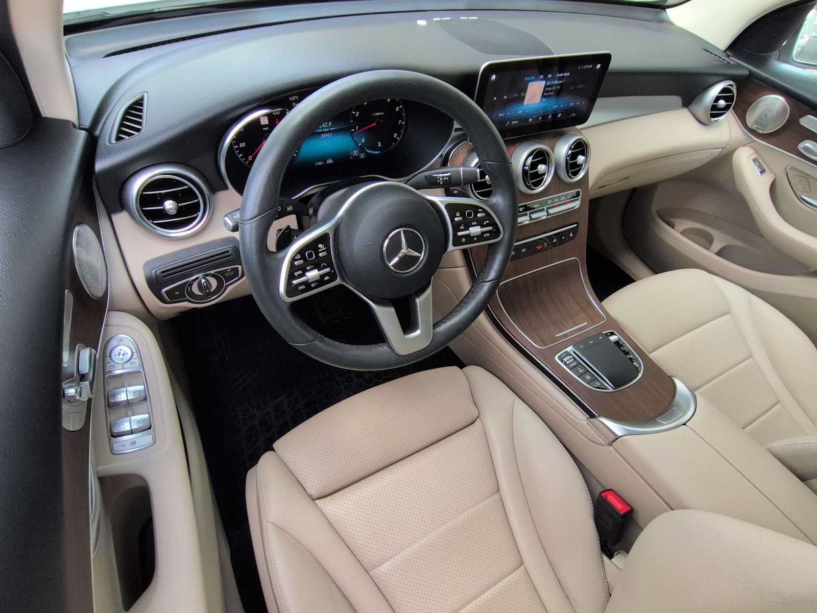 Used 2021 Mercedes-Benz GLC 300 4MATIC image 10