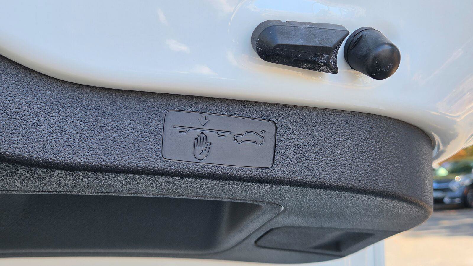 Certified 2025 Volkswagen Jetta SE w/ Sunroof Package FWD image 70