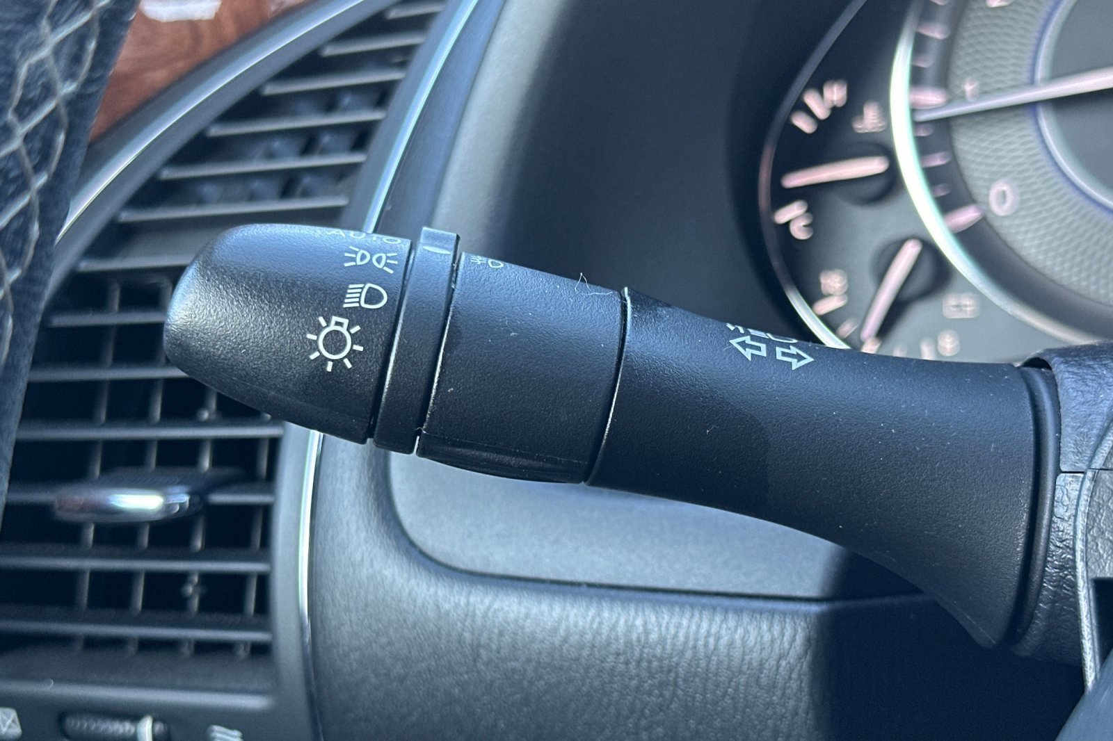 Used 2018 INFINITI QX80 2WD w/ Driver Assistance Package image 38