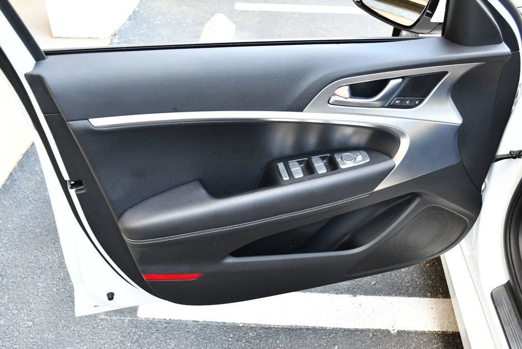Used 2023 Genesis G70 3.3T RWD image 30