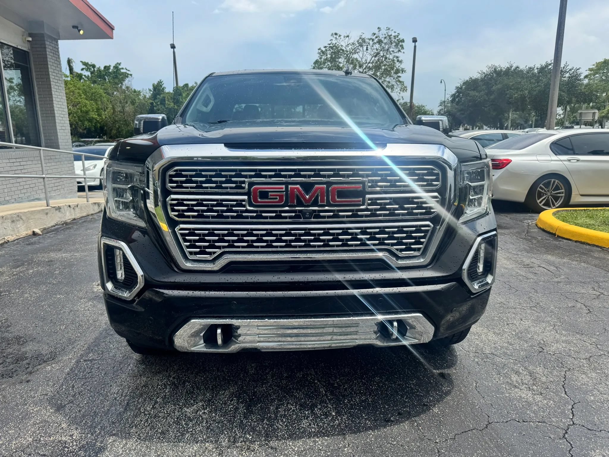 Used 2020 GMC Sierra 1500 Denali w/ Technology Package AWD/4WD image 4