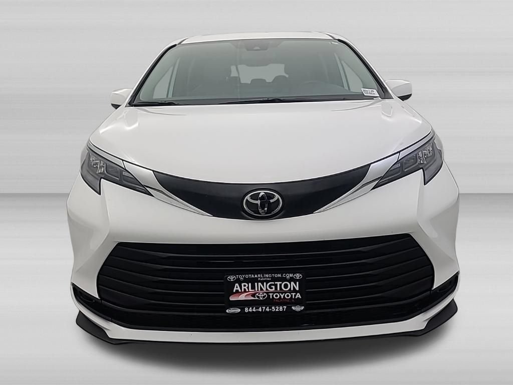 Used 2026 Toyota Sienna LE FWD image 10