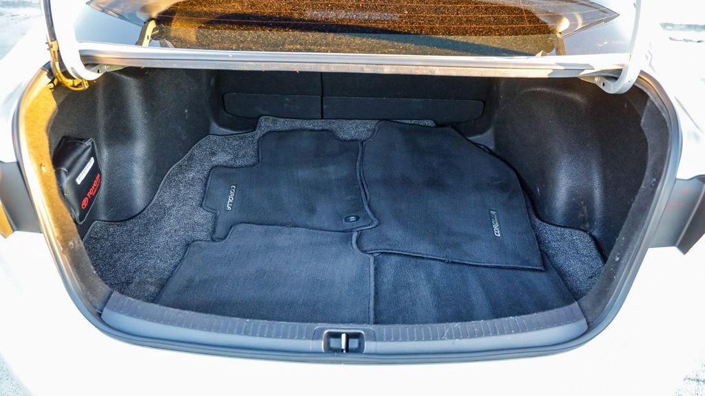 Used 2022 Toyota Corolla SE w/ Carpet Mat Package (TMS) image 30