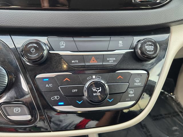 Used 2024 Chrysler Voyager LX FWD image 14