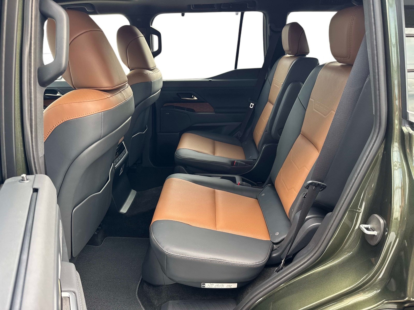 Used 2024 Lexus GX 550 w/ Accessory Package (Z1) AWD/4WD image 14
