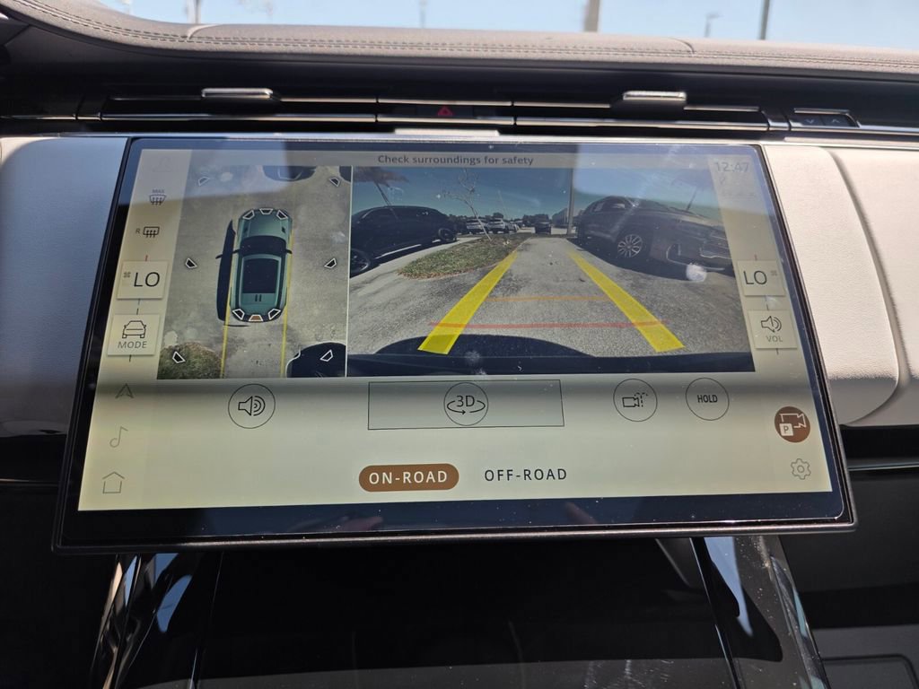Used 2025 Land Rover Range Rover Sport SE image 31