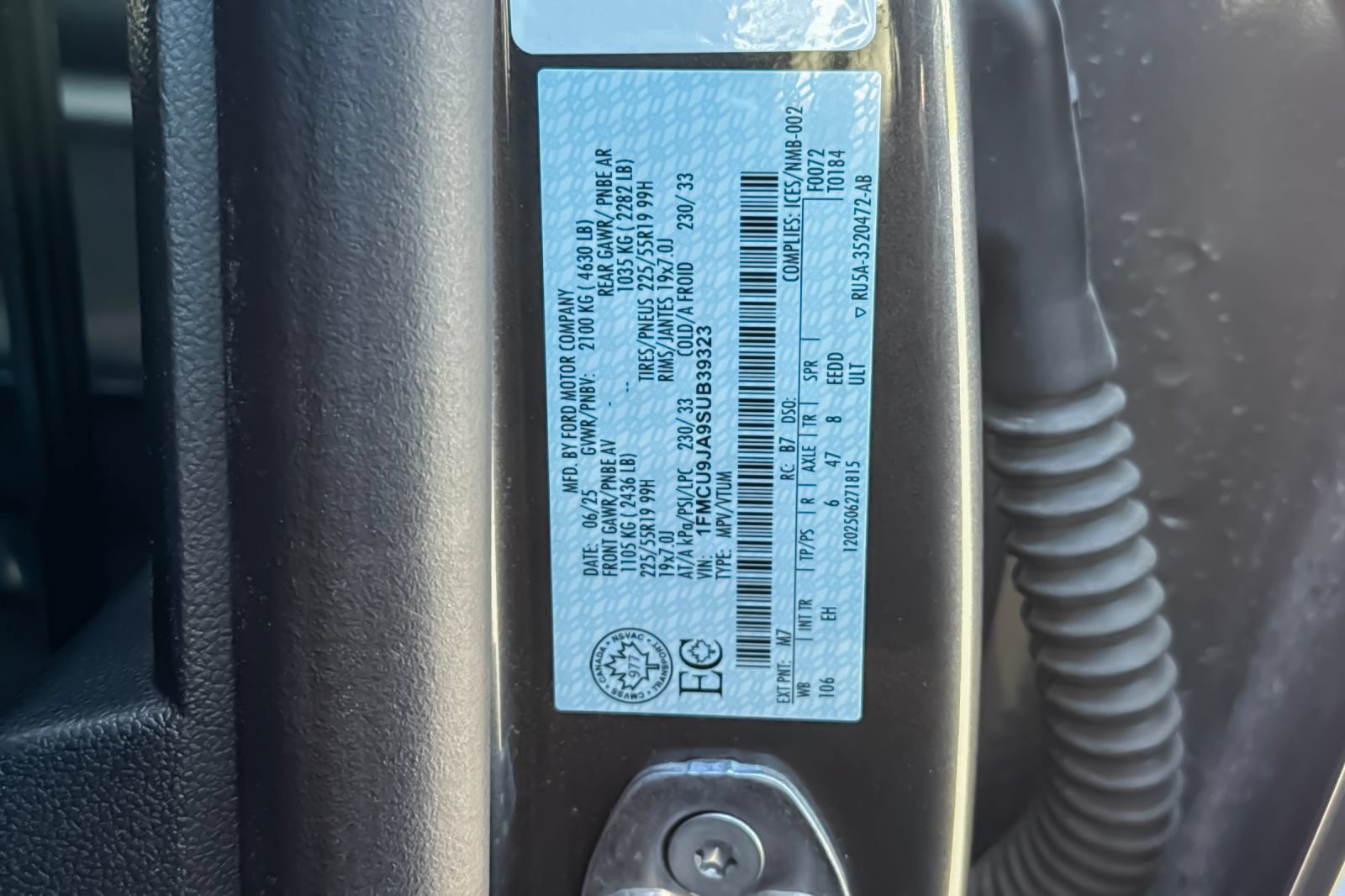 Used 2025 Ford Escape Platinum AWD/4WD image 41