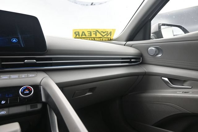 Used 2024 Hyundai Elantra SEL FWD image 31