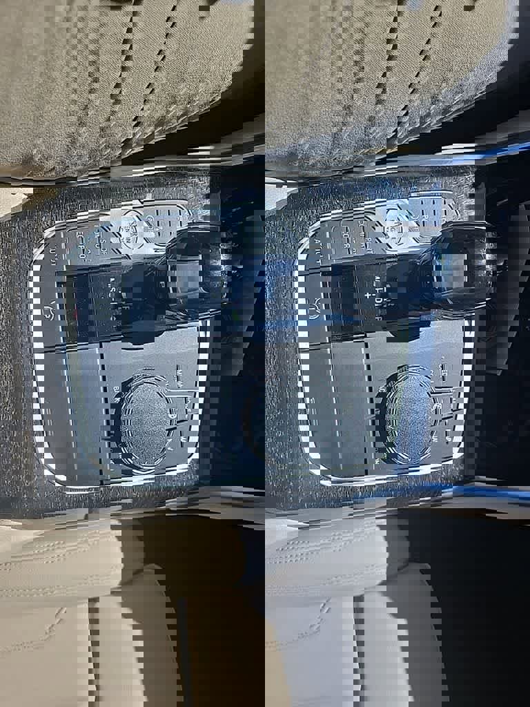 Used 2020 BMW 330i xDrive Sedan w/ Driving Assistance Package image 21