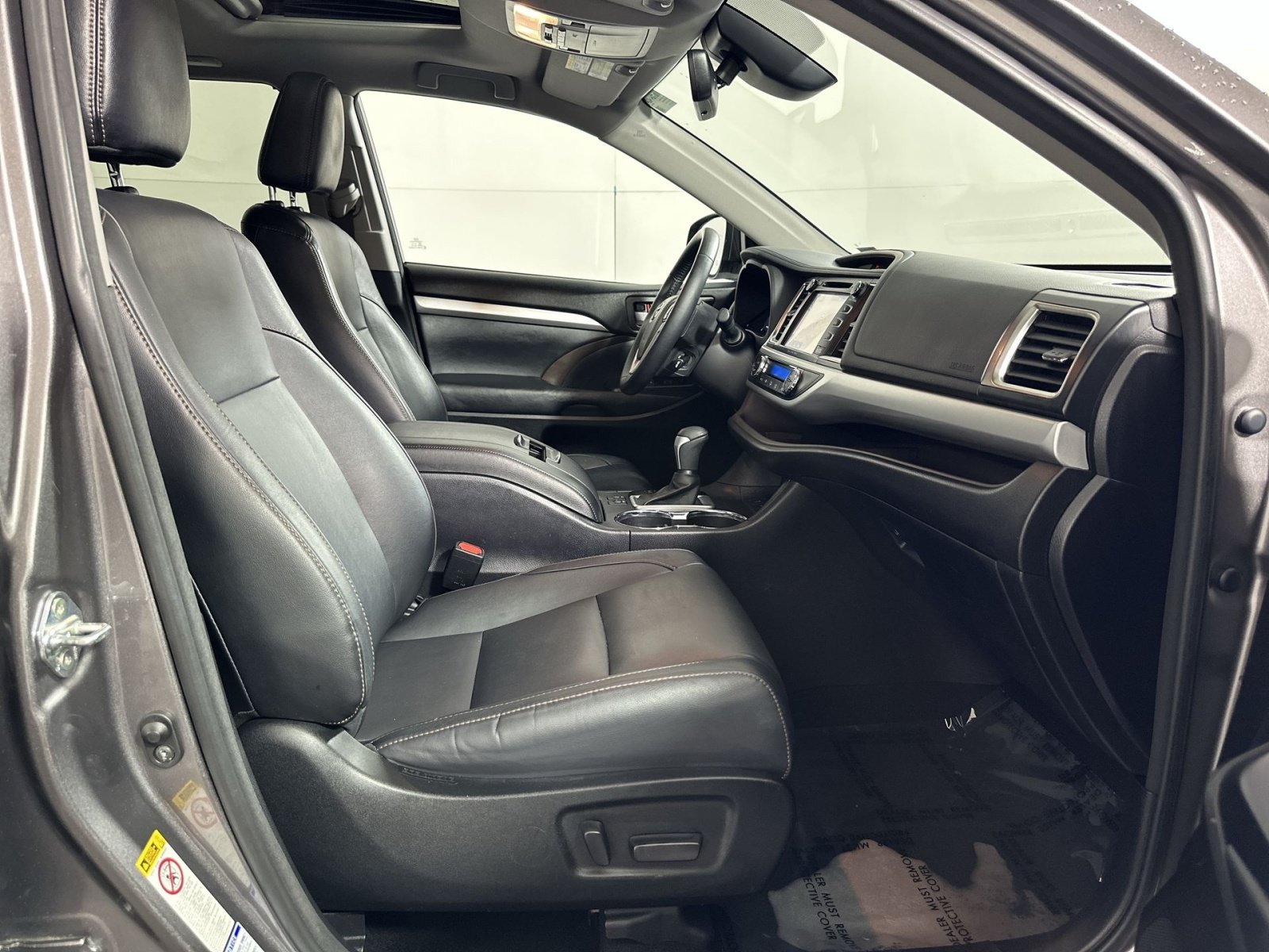 Used 2017 Toyota Highlander XLE AWD/4WD image 29