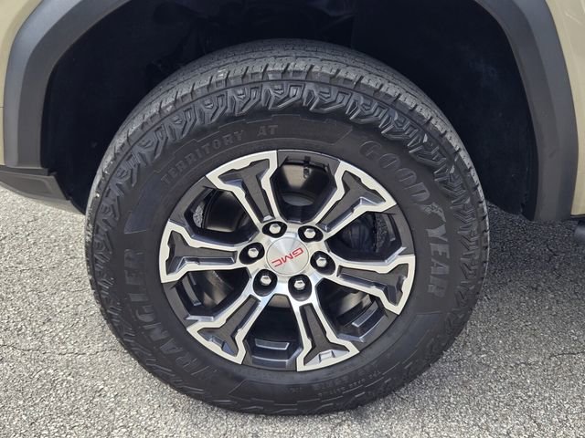 Certified 2024 GMC Canyon AT4 w/ AT4 Premium Package AWD/4WD image 12