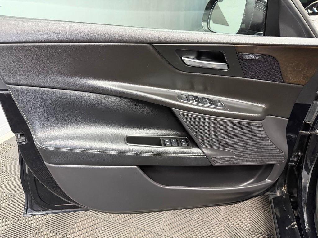 Used 2018 Jaguar XE S RWD image 36
