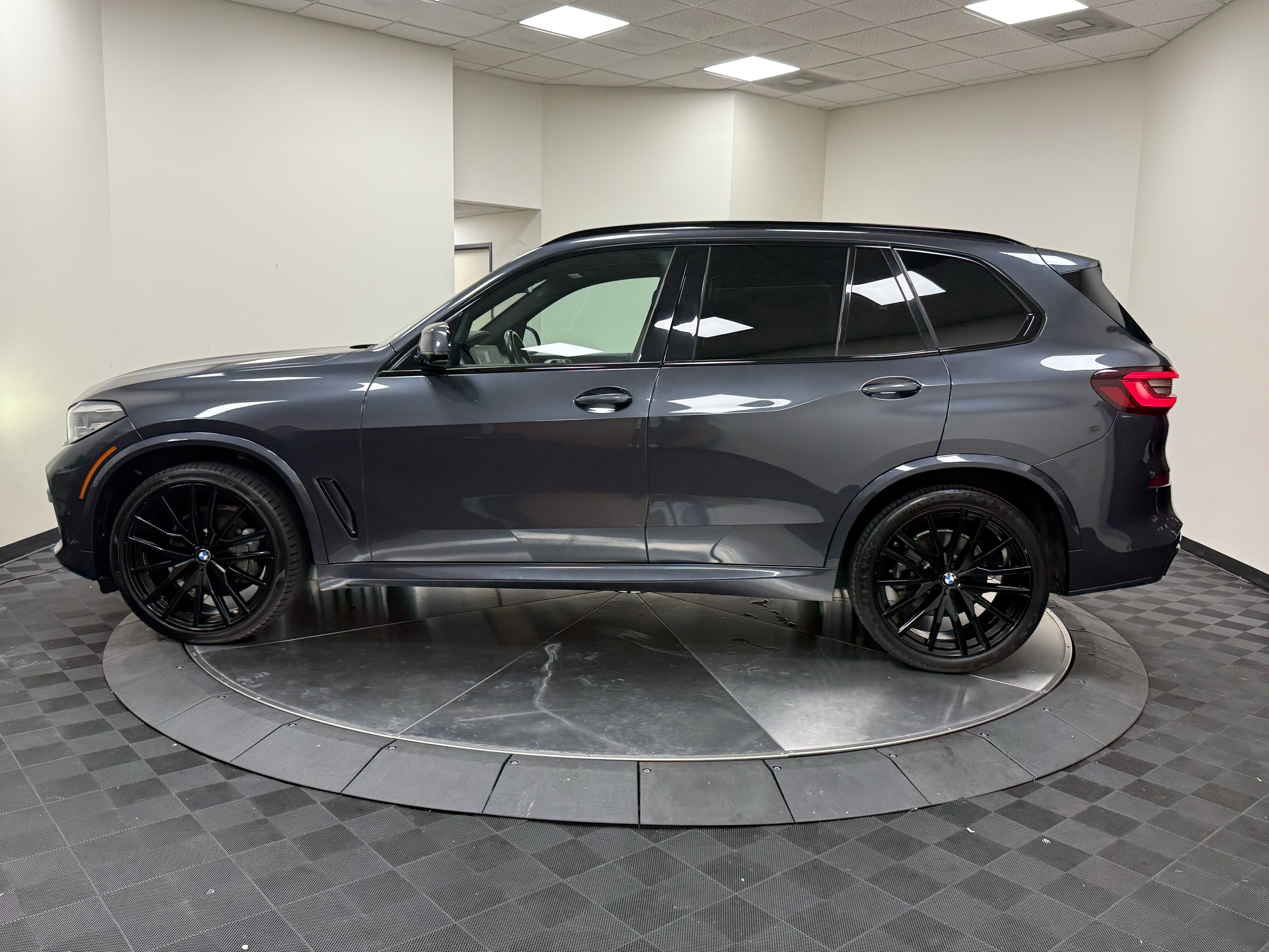Used 2020 BMW X5 sDrive40i w/ M Sport Package RWD image 5