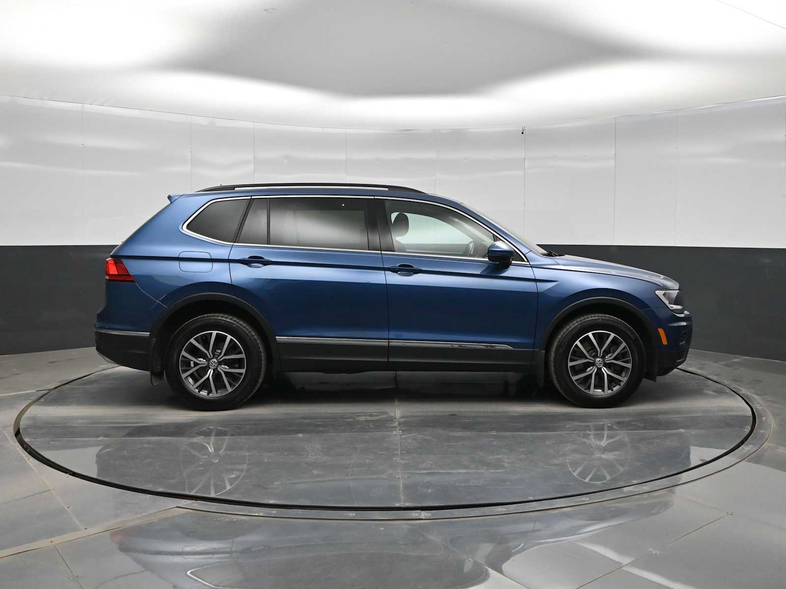 Used 2018 Volkswagen Tiguan SE AWD/4WD image 9