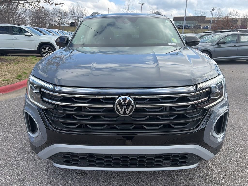 Used 2025 Volkswagen Atlas Peak Edition SE AWD/4WD image 2