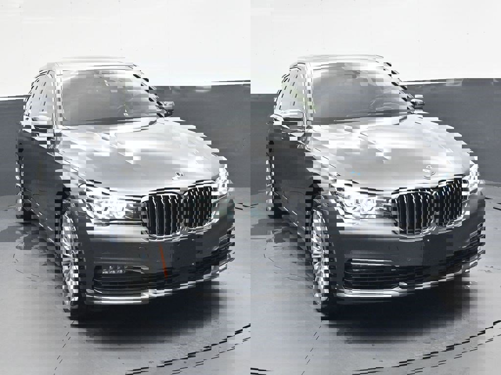 Used 2018 BMW 740i RWD image 9