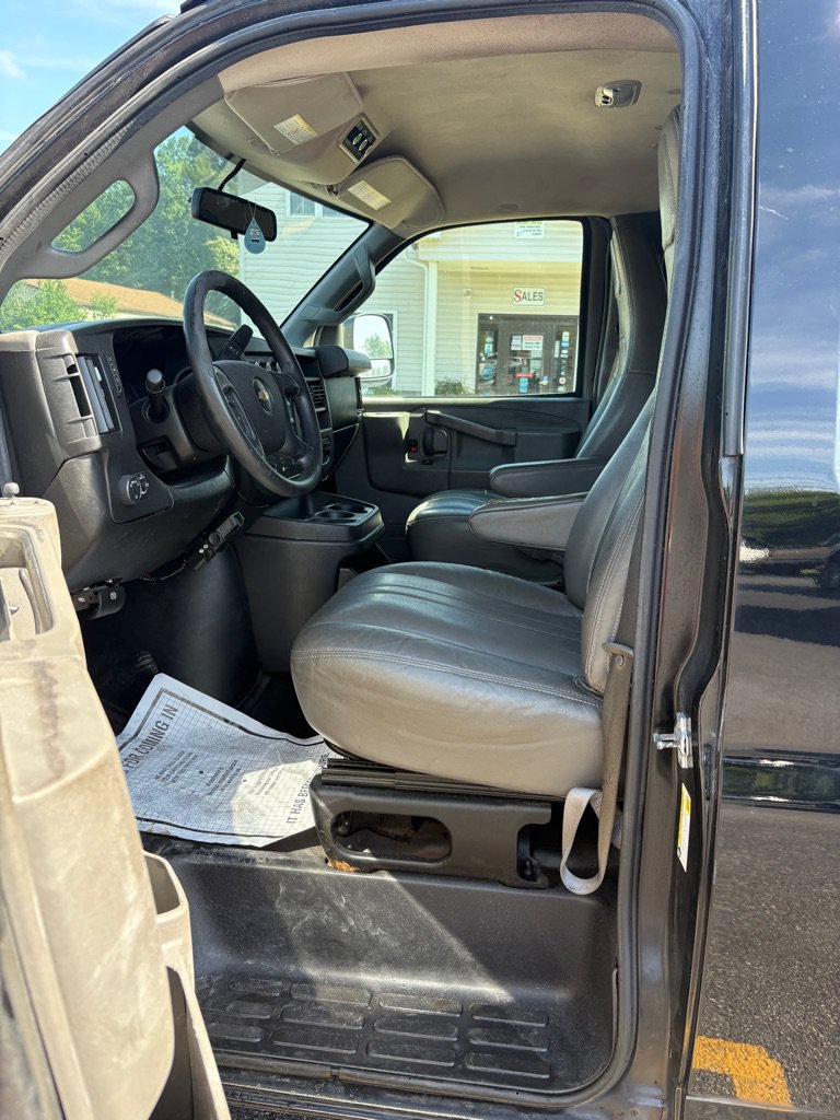 Used 2016 Chevrolet Express 3500 LS RWD image 9